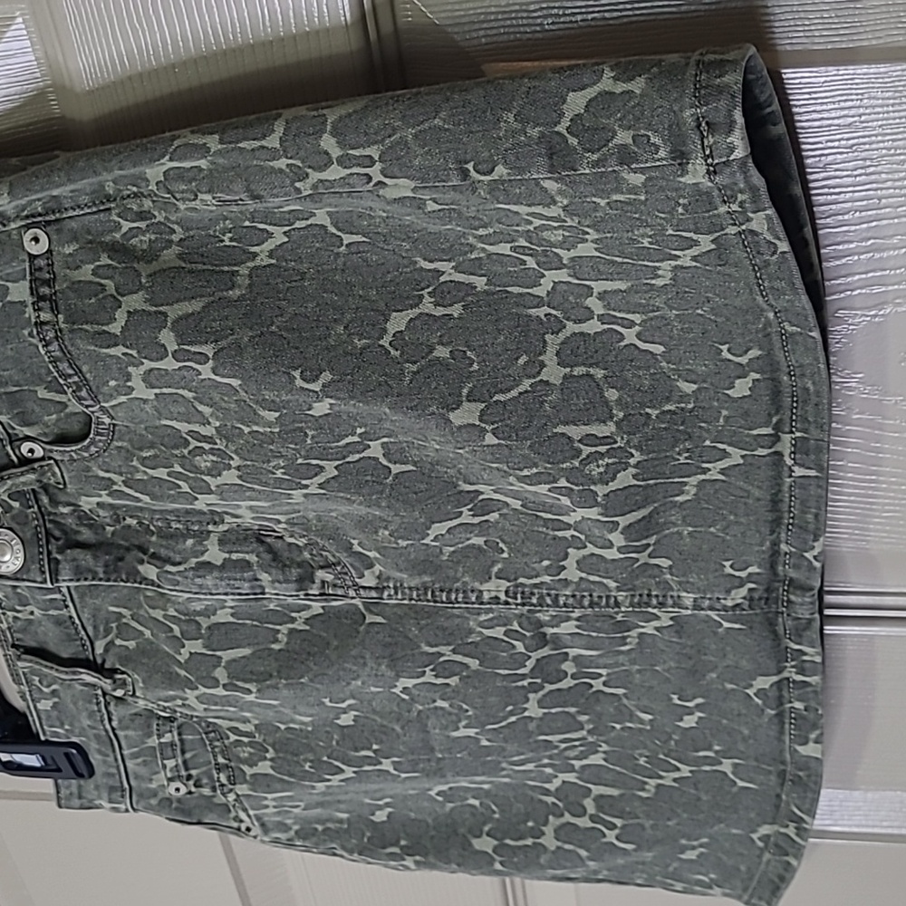 American Eagle next level Stretch camo mini denim skirt size 4 - Picture 3 of 7
